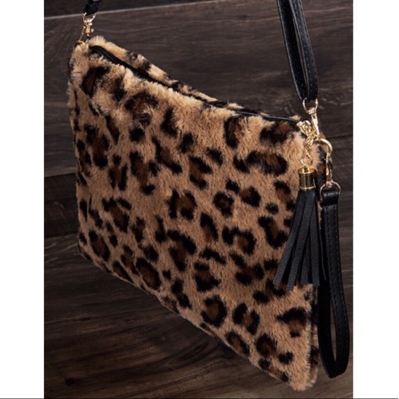 ✨LAST ONE✨FAUX FUR LEOPARD CROSSBODY/CLUTCH BAG - Picture 7 of 8